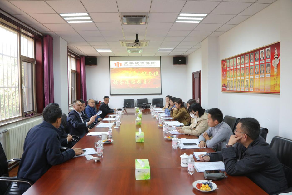 集團公司董事長孫涌接受多家媒體記者采訪(圖1) 集團公司董事長孫涌接受多家媒體記者采訪(圖1)
